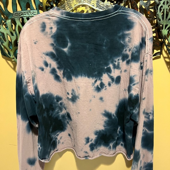 Cotton long sleeve, crop top by buzz size large colors, blue, and Taupe - Picture 2 of 9